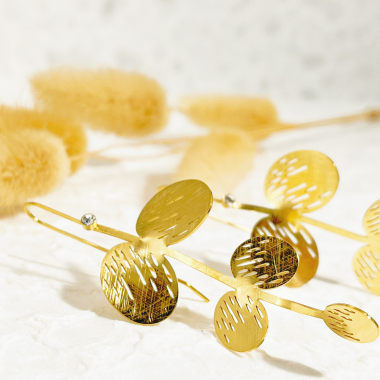 Wholesaler Eclat Paris - Gold brushed flower dangling earrings