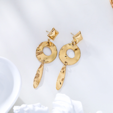 Grossiste Eclat Paris - Boucles d'oreilles dorées pendantes martelées géométriques