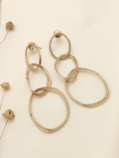 Grossiste Eclat Paris - Boucles d'oreilles dorées pendantes ovales irréguliers