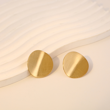 Wholesaler Eclat Paris - Gold earrings with round curved brushed effect plaque