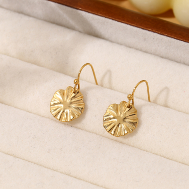 Wholesaler Eclat Paris - Gold round plate earrings