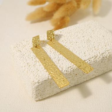 Wholesaler Eclat Paris - Golden rectangle hammered dangling earrings