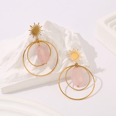 Grossiste Eclat Paris - Boucles d'oreilles dorées soleil avec pierre rose