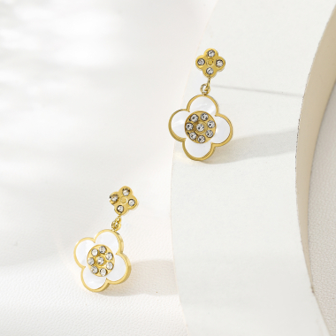 Wholesaler Eclat Paris - Gold clover earrings with mother-of-pearl and rhinestones