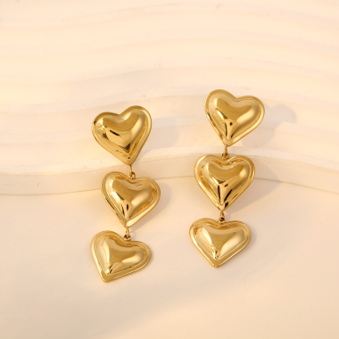 Großhändler Eclat Paris - Goldene 3D-Ohrringe mit drei Herzen