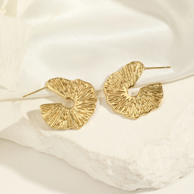 Wholesaler Eclat Paris - Golden thin leaf hoop earrings