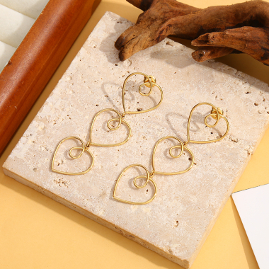 Großhändler Eclat Paris - Goldene Ohrringe mit drei verbundenen Herzen