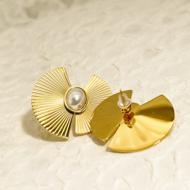 Wholesaler Eclat Paris - Pearl fan earrings