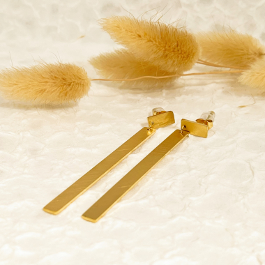 Wholesaler Eclat Paris - Gold brushed line earrings
