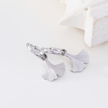 Wholesaler Eclat Paris - Mini hoop earrings with silver ginkgo flower pendant