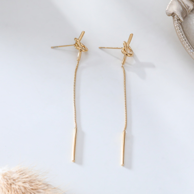 Wholesaler Eclat Paris - Dangling knot earrings