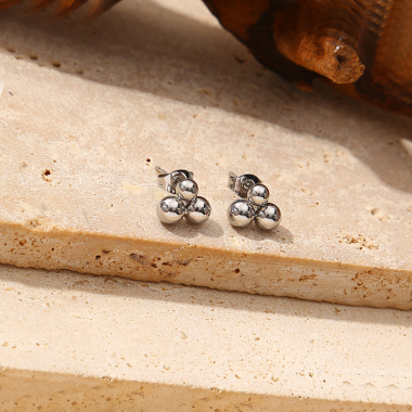 Wholesaler Eclat Paris - Trio of Balls Silver Stud Earrings