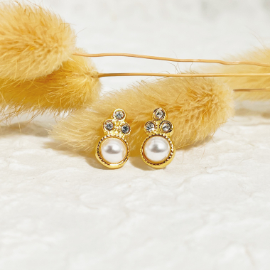 Wholesaler Eclat Paris - Stud earrings with triple rhinestones and pearl