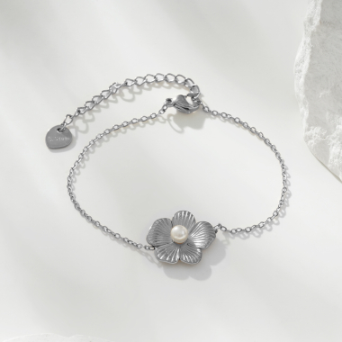 Grossiste Eclat Paris - Bracelet argenté fin avec fleur et perle synthétique