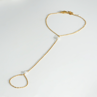 Grossiste Eclat Paris - Bracelet bague chaîne dorée avec deux cristaux blancs