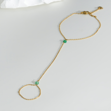Grossiste Eclat Paris - Bracelet bague chaîne dorée avec deux cristaux verts