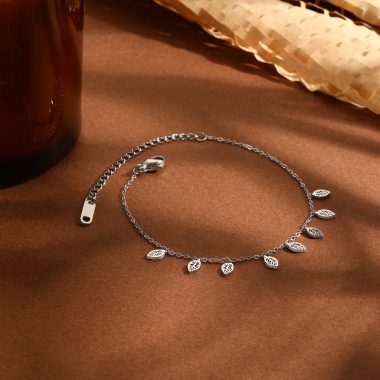 Grossiste Eclat Paris - Bracelet chaîne argentée mini pendentifs feuilles