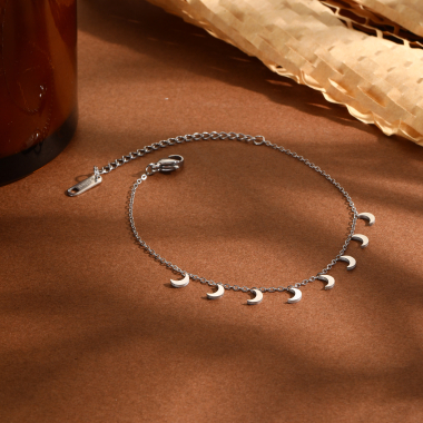 Wholesaler Eclat Paris - Silver chain bracelet with mini moon pendants