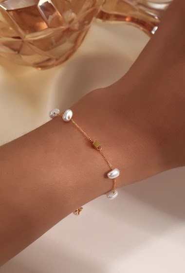 Grossiste Eclat Paris - Bracelet chaîne avec perles et carré doré