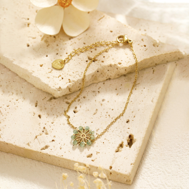 Großhändler Eclat Paris - Goldenes Kettenarmband mit grüner Blume
