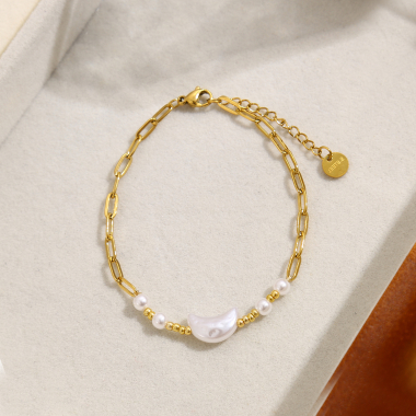 Wholesaler Eclat Paris - Golden chain bracelet with moon and pearl