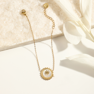Grossiste Eclat Paris - Bracelet chaîne dorée avec nacre et fleur