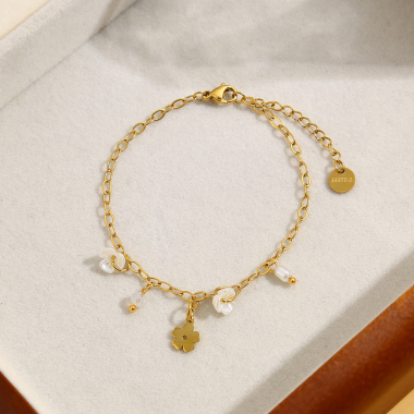 Wholesaler Eclat Paris - Golden chain bracelet with flower pendant