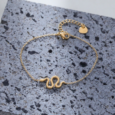 Grossiste Eclat Paris - Bracelet chaîne dorée avec serpent