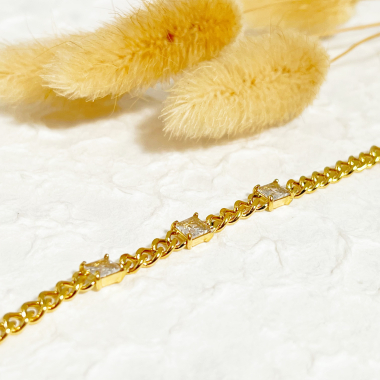 Großhändler Eclat Paris - Goldenes Kettenarmband mit dreifachen rechteckigen Strasssteinen