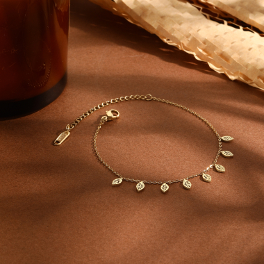Grossiste Eclat Paris - Bracelet chaîne dorée mini pendentifs feuilles