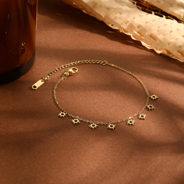 Grossiste Eclat Paris - Bracelet chaîne dorée mini pendentifs soleils