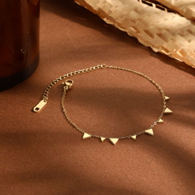 Grossiste Eclat Paris - Bracelet chaîne dorée mini pendentifs triangle