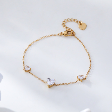 Grossiste Eclat Paris - Bracelet chaîne dorée triple strass cœur
