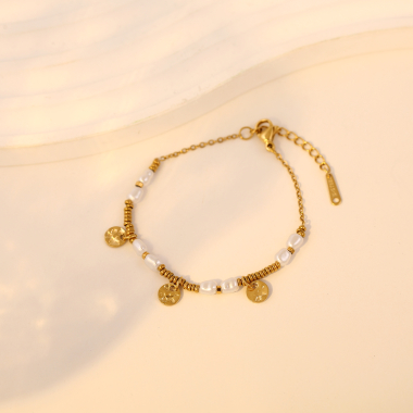 Wholesaler Eclat Paris - Golden bracelet with hammered round plates and pearls