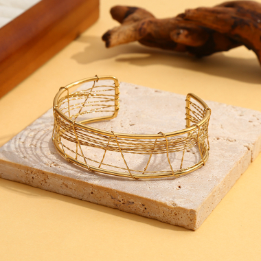 Wholesaler Eclat Paris - Thick gold bracelet in multi line 