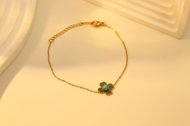 Grossiste Eclat Paris - Bracelet doré fin avec trèfle et pierre turquoise