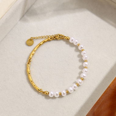 Wholesaler Eclat Paris - Half bangle, half pearl gold bracelet