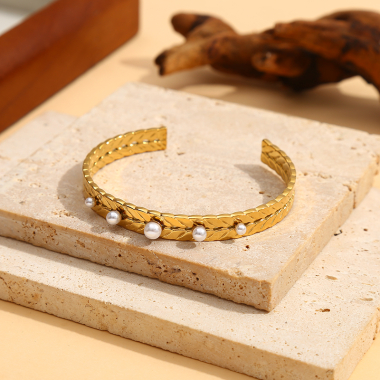 Wholesaler Eclat Paris - Golden Opening Bracelet With Pearls