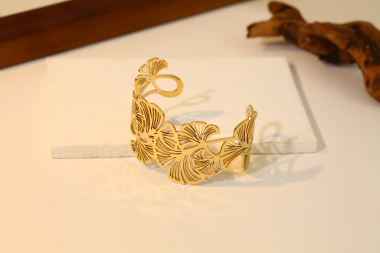Wholesaler Eclat Paris - Golden leaf opening bracelet
