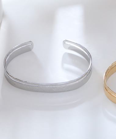 Wholesaler Eclat Paris - Fine silver bangle bracelet with hammered space