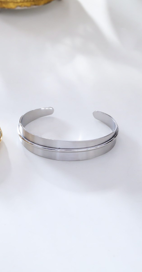 Wholesaler Eclat Paris - Hammered silver bangle bracelet with line