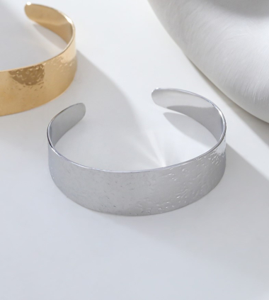 Wholesaler Eclat Paris - Hammered silver bangle bracelet