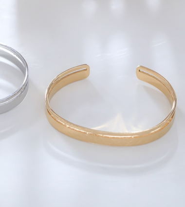 Wholesaler Eclat Paris - Fine gold bangle bracelet with hammered space