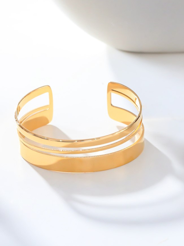 Wholesaler Eclat Paris - Wide and smooth golden bangle with space