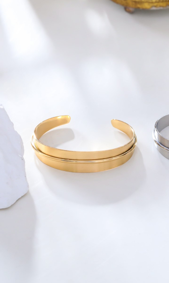 Wholesaler Eclat Paris - Hammered gold bangle bracelet with line