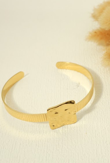Wholesaler Eclat Paris - Gold hammered square plate bangle bracelet