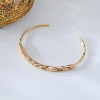 Wholesaler Eclat Paris - Thin bangle bracelet with detail in the middle
