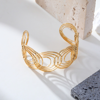 Großhändler Eclat Paris - Gekreuztes Goldarmband mit mehreren Kreisen