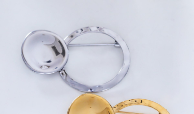 Großhändler Eclat Paris - Silberne kreisförmige und runde Brosche aus Edelstahl