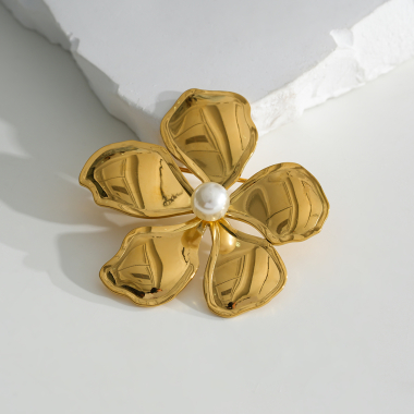 Wholesaler Eclat Paris - Golden flower brooch with pearl
